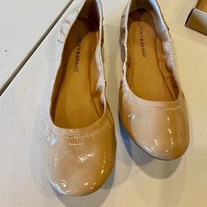 Lucky brand nude flats